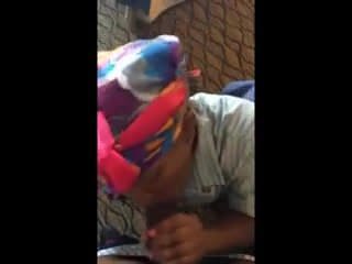 African maid on knees suck in the hotel - BEEG