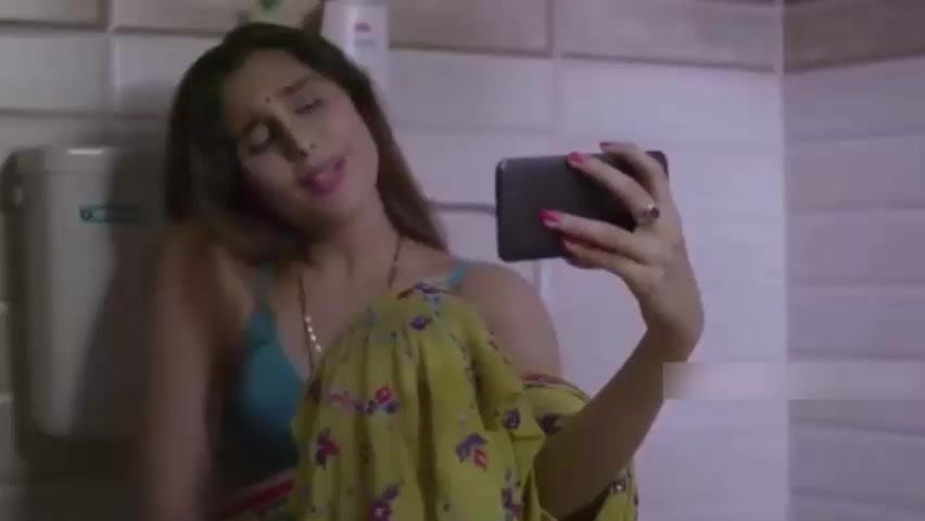 Indian desi bhabhi in bra selfie video call husband bathroom