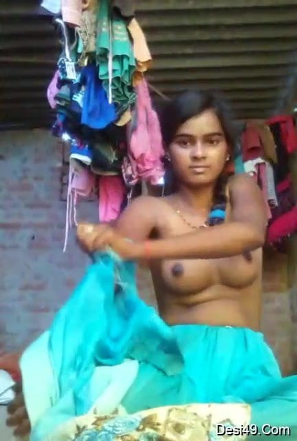 Cute look Desi Girl Record Her Nude Video For