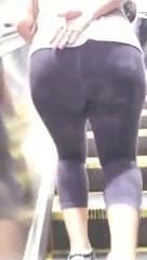 Thick ass arab booty in leggings