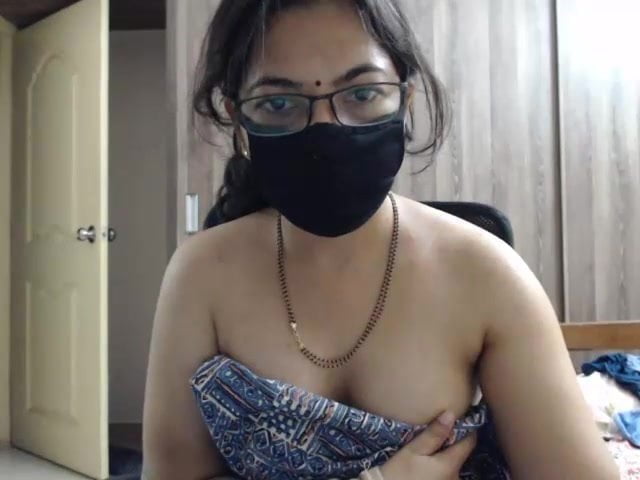 Indian milf stripping on cam