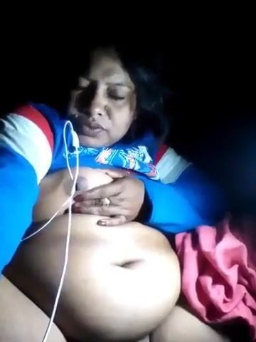 Bangladeshi BBW is showing tits and pussy to BF