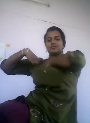 Busty Tamil aunty showing herself to neighbor boy