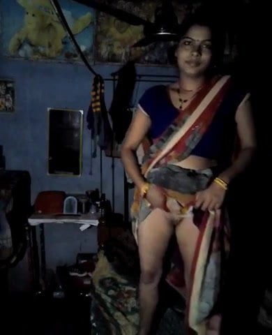 Desi Wife Showing Pussy – Selfie Video