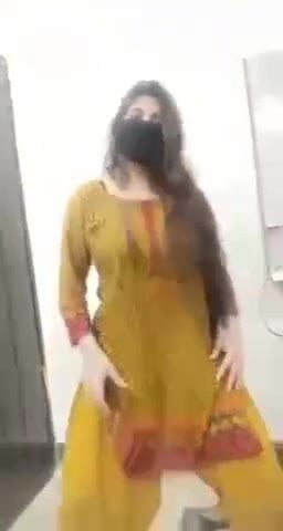 Pakistani Girl’s Full sexy dance – Mujra