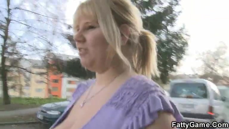 Sexy BBW gives head in the car then gets fucked