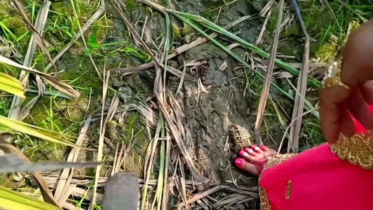 Ganne Ke Khet Mein Sex To Sister - Jungle ganne ke khet me chod diya Bhabhi ko desi outdoor - BEEG