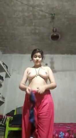 Beautiful Indian girl Ruksar takes nude selfie video for lover