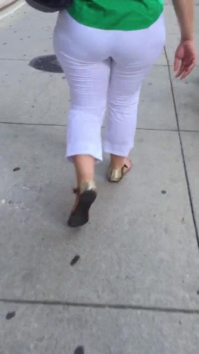 Latina big booty MILF in white pants vpl 1