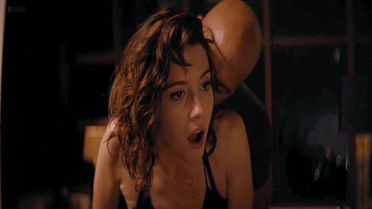 Mary Elizabeth Winstead – topless and sexy movie