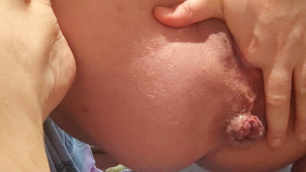 Big piss and pushing pearls out my ass and pussy