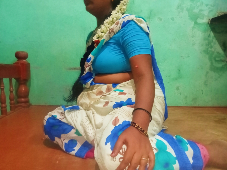 Tamil aunty priyanka pussy show in village home