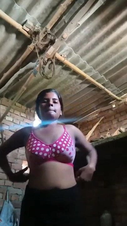 Village Girl’s Boobs And Pussy Filmed For Lover