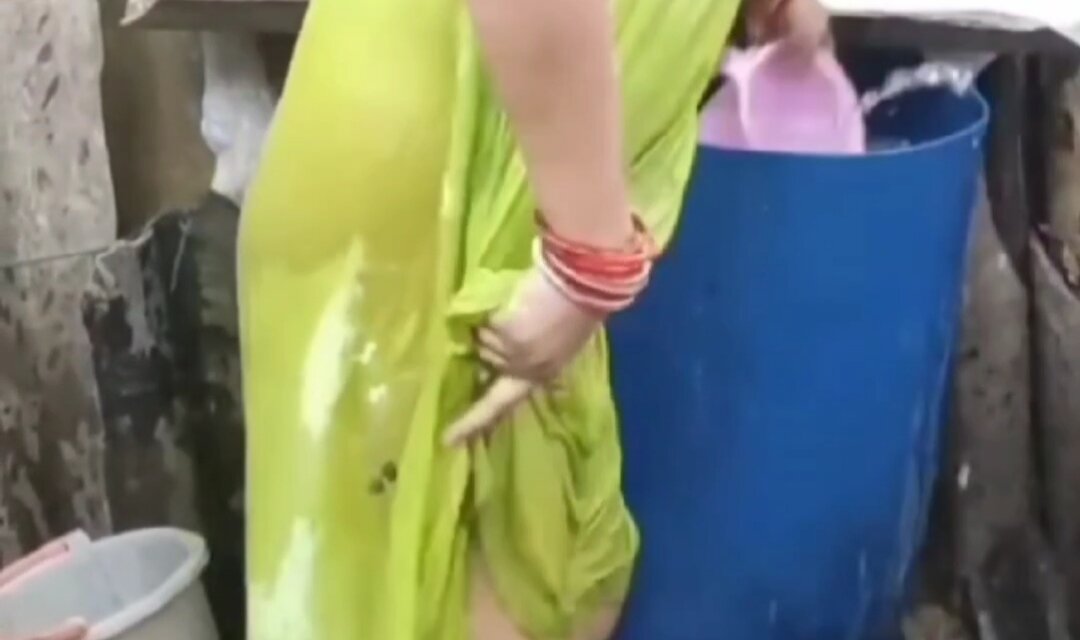Fresh water cleaner hot aunty in village house
