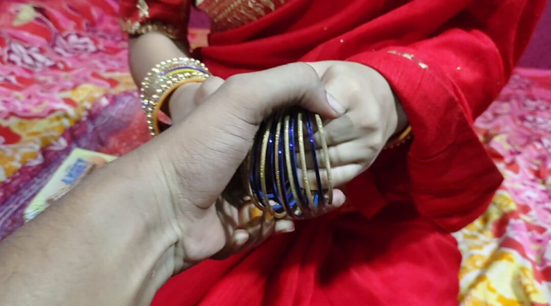 Gifted bangles to my stepsister for sex