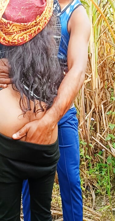 For the first time went to meet the village's lover in the sugarcane field. The lover made a mare and fucked her. HQ Xdesi.