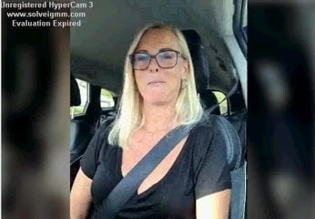 milf show her tits during driving