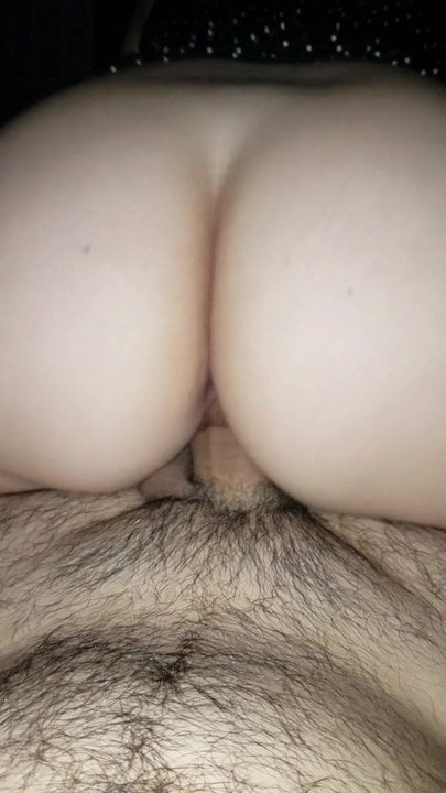 Wife gets a load of cum to fill her creamy pussy