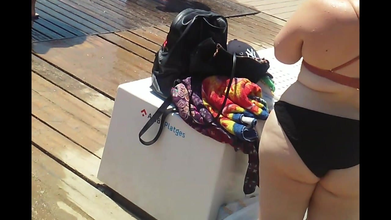 candid midget with FAT ass at beach