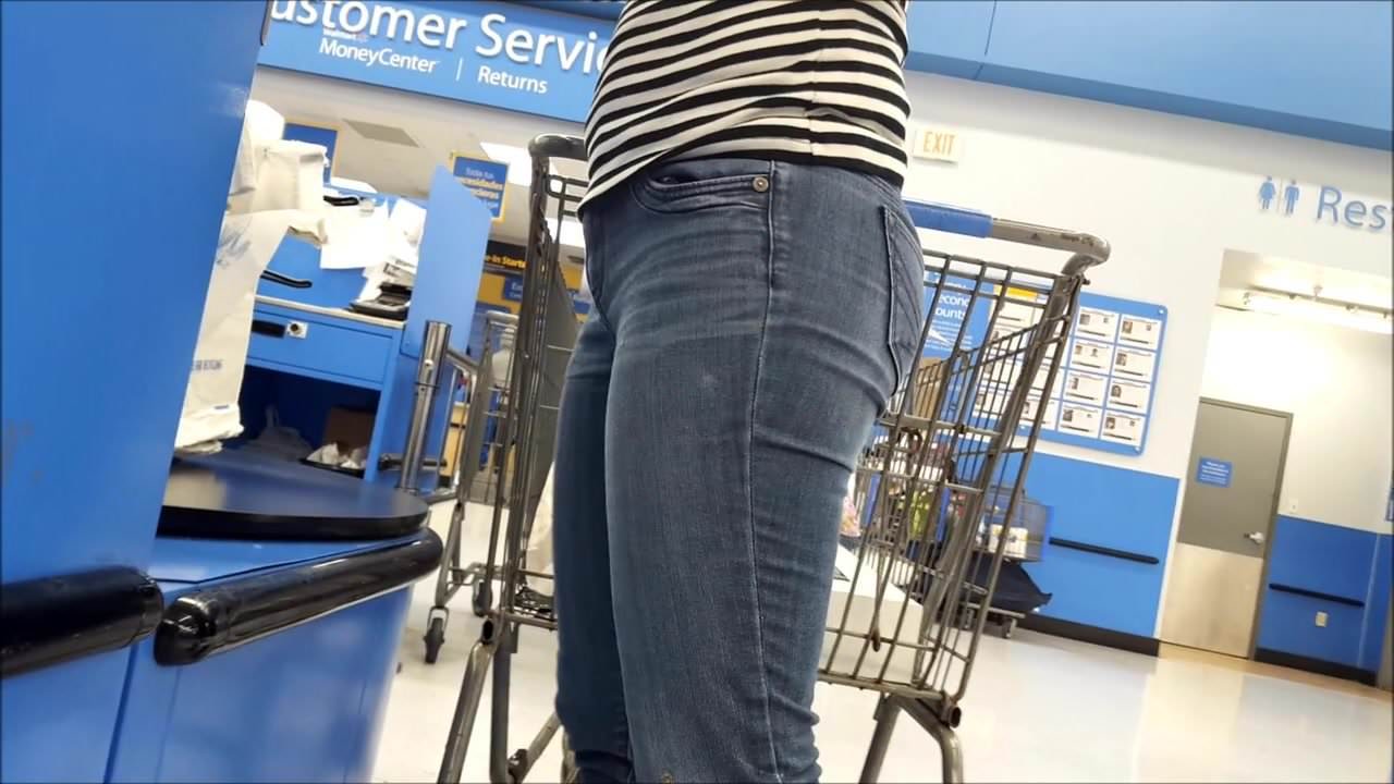 GINGER MILF WITH FAT ASS IN LINE