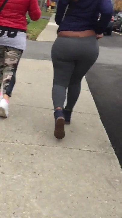 Huge black booty eating leggings