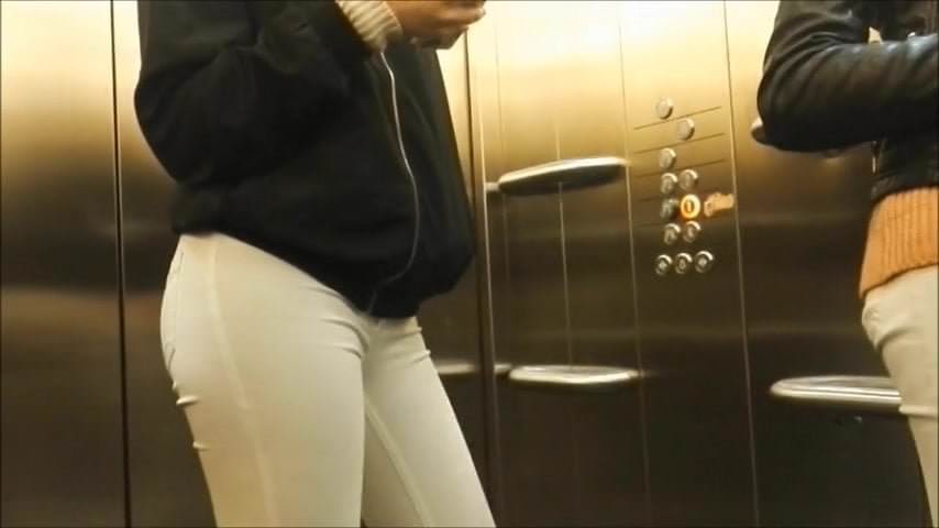 Teen ass in white jeans She has no underwear