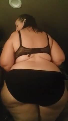 50 yr old mature Bbw showing that ass
