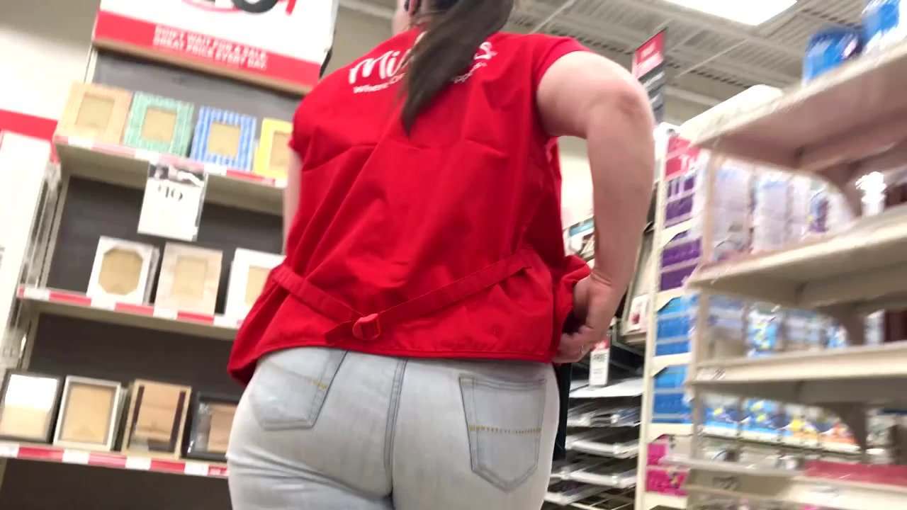 Tight Jeans Can't Hide Mature PAWG Jiggly Ass