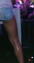 Girl twerking in club showing without panties on