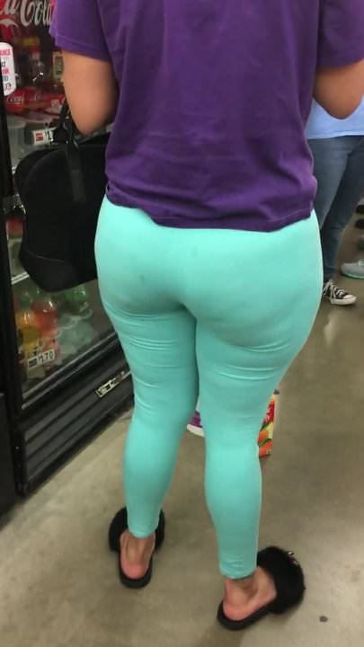 big ass booty at dollar store huge azz bending over