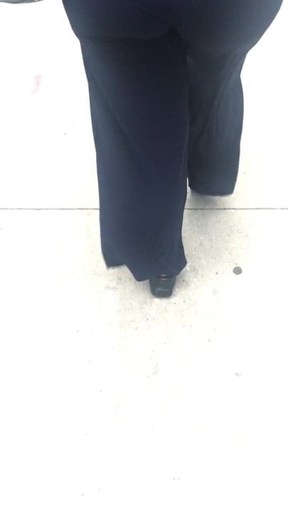 Big booty Arab chick in blue jumpsuit vpl 1