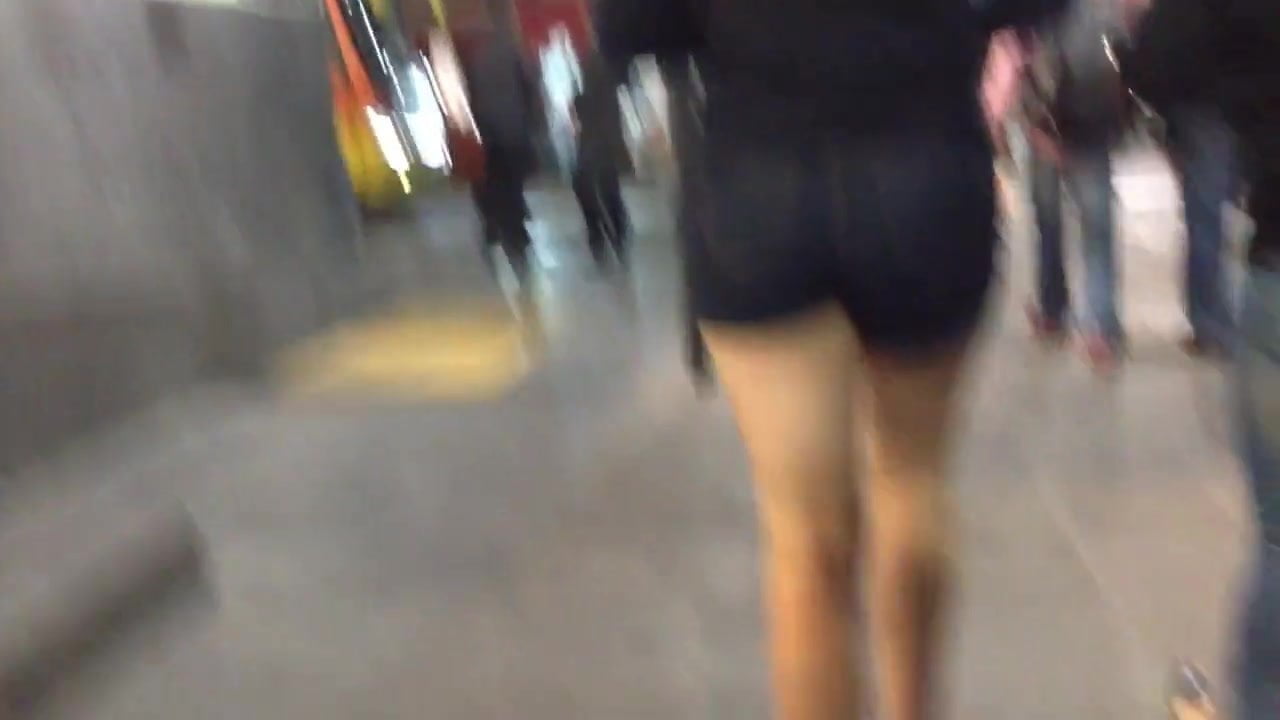 Big ass and nice legs in sexy shorts