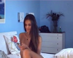 hot cute teen fingers herself on webcam