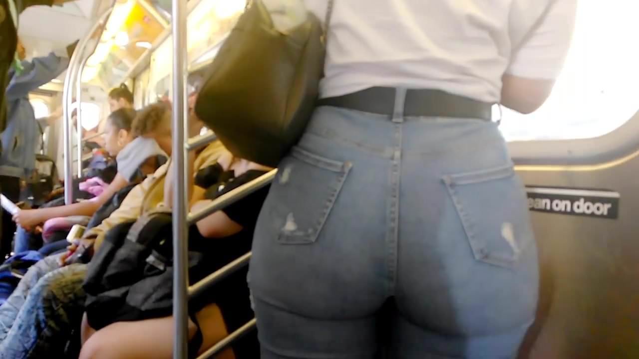 Bubble Ass Latina Teen in Jeans