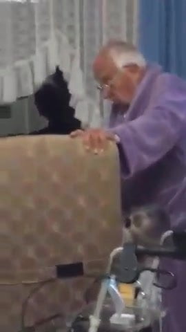 Granny blows grandpa in a hospital amateur spy cam