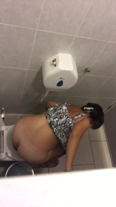 Nice round ass woman in toilet romania