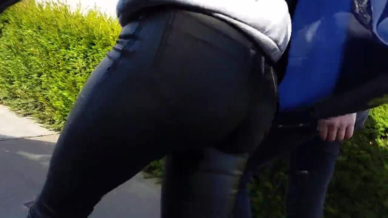 Amazing teen ass in wetlook leggings HD