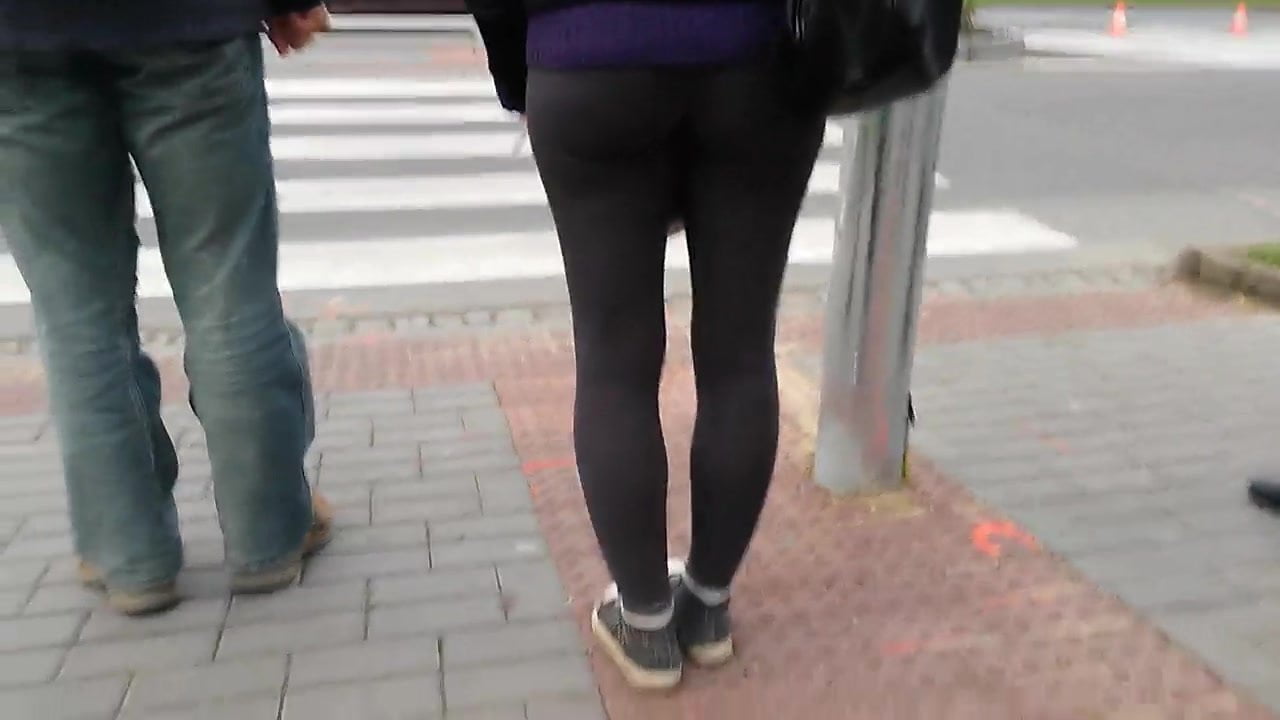 Super hot ass in extremely tight leggings - young teen