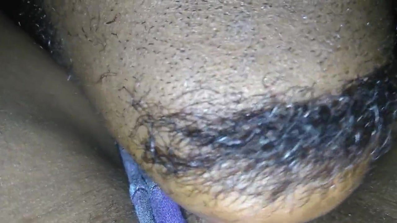 Black MILF gets pussy licked - Close up